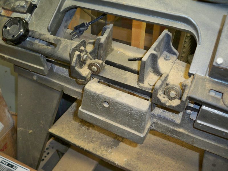 Bandsaw, portion of the blade between the sliding guide and the upper-saw wheel guard